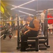 Entrenador personal apto para todas las edades y niveles